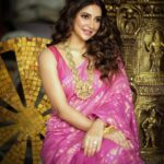 Subhashree Ganguly Instagram – 𝐼 𝒶𝓂 𝒿𝓊𝓈𝓉 𝓉𝓇𝓎𝒾𝓃𝑔 𝓉𝑜 𝒷𝓁𝑜𝑜𝓂 𝓁𝒾𝓀𝑒 𝒶 𝒻𝓁𝑜𝓌𝑒𝓇 𝓉𝑜 𝒻𝒾𝓁𝓁 𝓉𝒽𝑒 𝓌𝑜𝓇𝓁𝒹 𝓌𝒾𝓉𝒽 𝓉𝒽𝑒 𝒻𝓇𝒶𝑔𝓇𝒶𝓃𝒸𝑒 𝑜𝒻 𝒿𝑜𝓎 🌸
.
.
.
.
.
.
.
#instagram #instagood #ootd #saree #sareelove #instafashion #fashionista #love #peace #joy