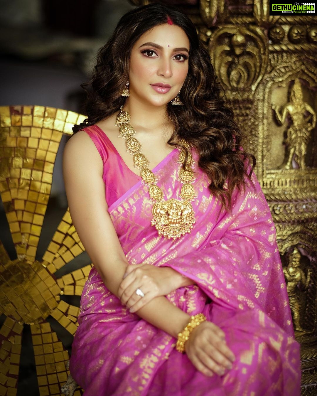 Subhashree Ganguly Instagram - πΌ πΆπ πΏπππ ππππΎππ ππ π·ππππ ππΎππ πΆ π»πππππ ππ π»πΎππ ππ½π πππππΉ ππΎππ½ ππ½π π»ππΆπππΆππΈπ ππ» πΏππ πΈ . . . . . . . #instagram #instagood #ootd #saree #sareelove #instafashion #fashionista #love #peace #joy