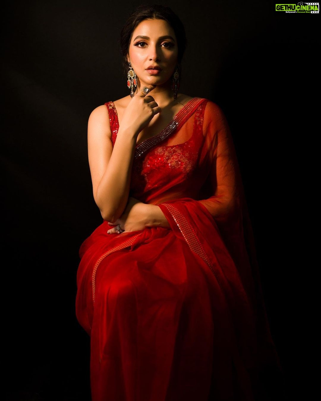 Subhashree Ganguly Instagram - Bloom with grace ✨ . . . . . . #instagood #instafashion #sareelove #saree #red #igers #traditional #love #peace