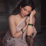 Subhashree Ganguly Instagram – অনেক দূরের আলেয়া বাড়িও জোৎস্নাময় আদর সেখানে পুরনো হয় না কোনো সময়!
.
.
.
.
.
Concept & Makeup @cocoballucci_ 
Click @dipayanmajumder92
Styling @sizaa92 @thankgod_itsfashion 
Assisted by @isuvosri13 
Saree @suta_bombay 
Hair @sarmistha1992 
.
.
#ethnic #bong #instalike #instagood #instamood #explore #love #peace