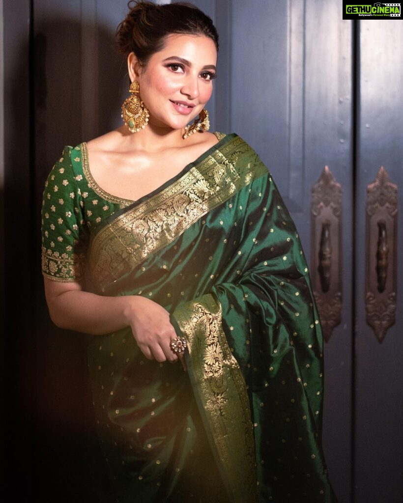 Subhashree Ganguly Instagram - Nothing can dim the light that shines from within 💚 . . . . . . Saree @simaaya_fashions Blouse @shradhasbong Earring @shradhasbong Stylist duo @sizaa92 @thankgod_itsfashion Assisted by @isuvosri13 Mua @makeupartist.sourab Hair @sarmistha1992 📸 @tales_by_suvyn . . #instagood #instagram #instafashion #instastyle #green #saree #sareelove #fashionista #love #peace #explore