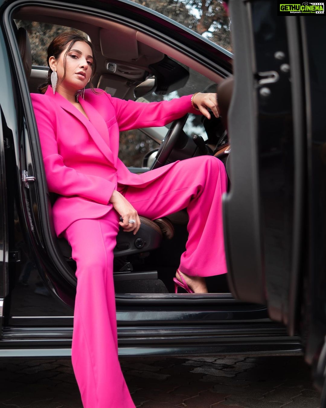 Subhashree Ganguly Instagram - Think pretty. Think pink 💖 . . . . . Stylist duo @sizaa92 @thankgod_itsfashion Assisted by @isuvosri13 Mau @makeupartist.sourab Hair @sarmistha1992 📸 @tales_by_suvyn . #photooftheday #dbd #ootd #peace #love #instagood #instagram #instafashion #instamood #explore