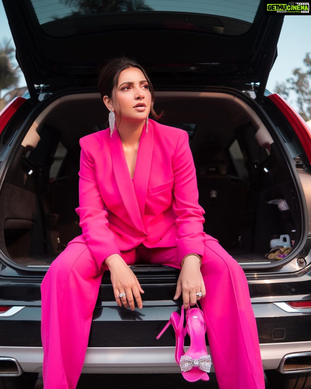 Subhashree Ganguly Instagram - Think pretty. Think pink 💖 . . . . . Stylist duo @sizaa92 @thankgod_itsfashion Assisted by @isuvosri13 Mau @makeupartist.sourab Hair @sarmistha1992 📸 @tales_by_suvyn . #photooftheday #dbd #ootd #peace #love #instagood #instagram #instafashion #instamood #explore