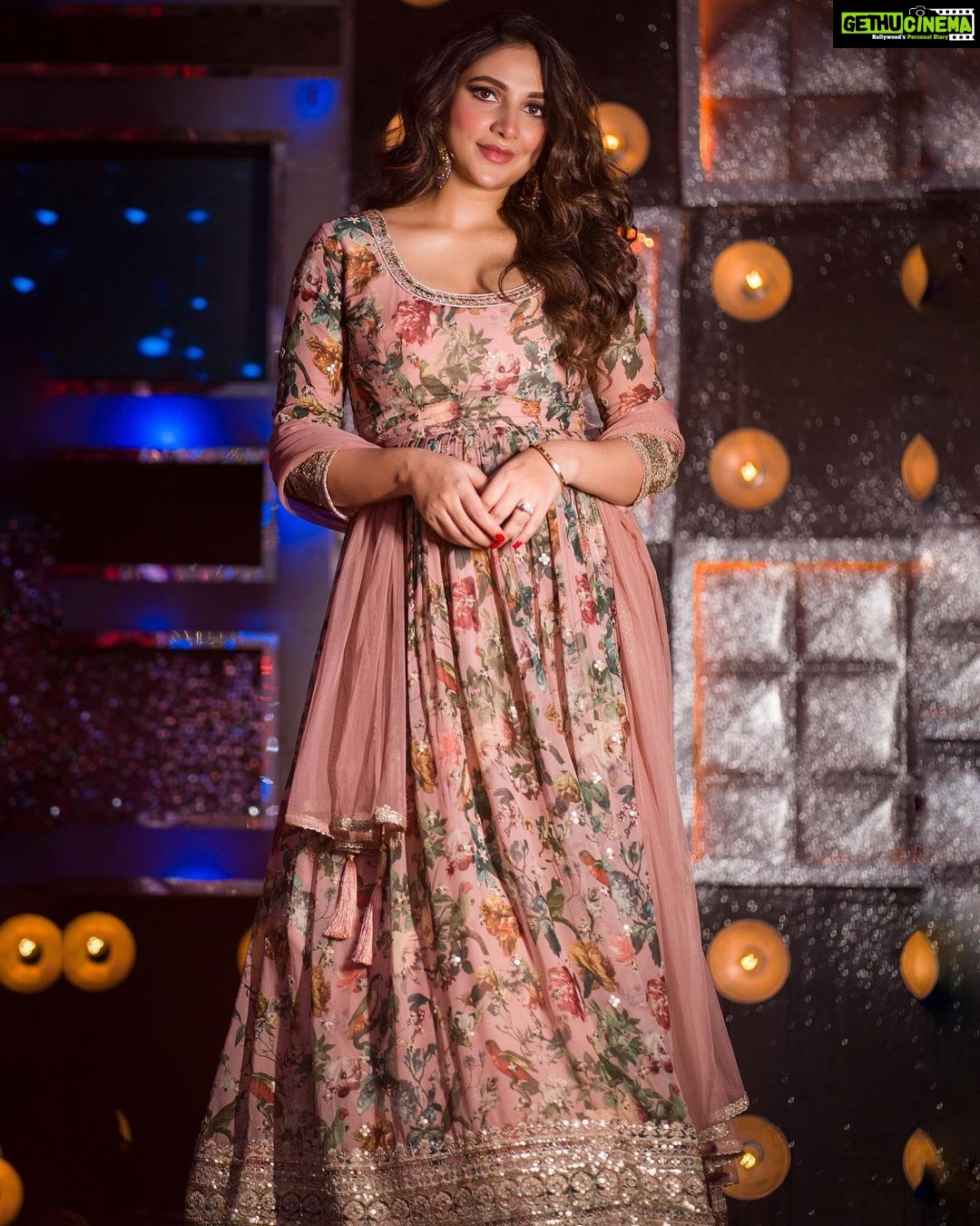 Subhashree Ganguly Instagram - She has a fire in her soul and grace in her heart ♥️ . . . . . . . #instafashion #instagood #fashiongram #ootdfashion #fashionnova