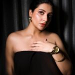 Subhashree Ganguly Instagram – Serving up some glam 🖤
.
.
.
.
.
.
.
#instagood #instafashion #fashion #fashionista #instalove #instamood