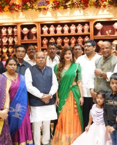 Subhashree Rayaguru Instagram - Such a grand welcome at the launch of @emmadi_silver_jewellery 6th store launch at Kanchipuram Murugan Silk Shopping Mall. Thank you for inviting me for inaugural ceremony and heartiest congratulations!❤️🥳✨
Outfit @sravanthisuresh_boutique 
Photography @ayodhyaram_somarouthu 
.
.
.
.
.
.
.
.
#subbu #subhashree #biggboss #biggbosstelugu7 #biggbosstelugu #emmadi