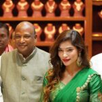 Subhashree Rayaguru Instagram - Such a grand welcome at the launch of @emmadi_silver_jewellery 6th store launch at Kanchipuram Murugan Silk Shopping Mall. Thank you for inviting me for inaugural ceremony and heartiest congratulations!❤️🥳✨ Outfit @sravanthisuresh_boutique Photography @ayodhyaram_somarouthu . . . . . . . . #subbu #subhashree #biggboss #biggbosstelugu7 #biggbosstelugu #emmadi Hyderabad