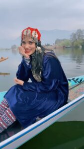 Subhashree Rayaguru Instagram - Kashmiri pilla for a day🥰☺️
.
.
.
.
.
.
.
.
.
.
#subbu#subhashree #kashmir #kashmiri #biggboss #biggboss7 #biggboss7telugu #sivaji #gowtham #pallaviprashanth #yawar #travel