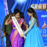 Subhashree Rayaguru Instagram - What a beautiful day with all the lovely people at Vijayawada!❤️✨ Thank you for inviting me as the celebrity guest @srimathi_amaravathi . The energy, the performances & hardwork of these beautiful srimathiss was just spectacular.🥳👏 Hope you have many more seasons coming up & you keep encouraging & empowering women of Telugu states even more. Truly proud & grateful of all you ladies❤️❤️❤️ Wearing @sreha_designer_studio #srimathiamravathi #subbu #subhashree #biggboss #biggboss7 #biggboss7telugu #womenempowerment #pallaviprashanth #sivaji #princeyawar #spy #spys Vijayawada, India