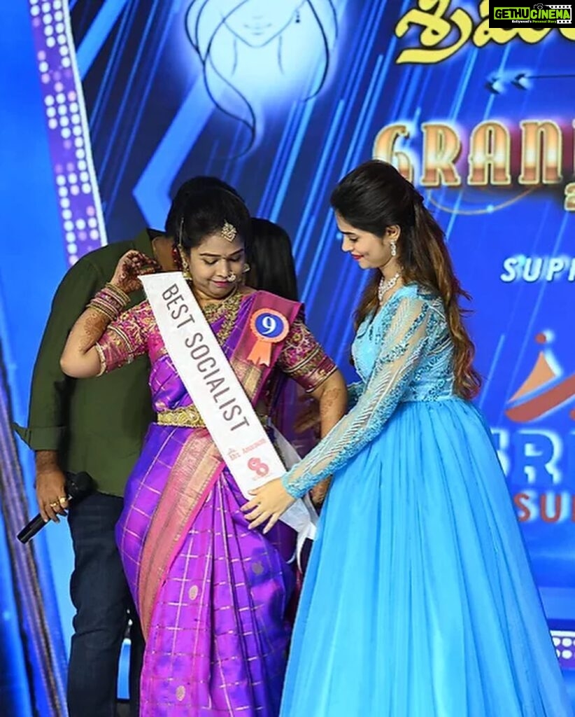 Subhashree Rayaguru Instagram - What a beautiful day with all the lovely people at Vijayawada!❤✨ Thank you for inviting me as the celebrity guest @srimathi_amaravathi . The energy, the performances & hardwork of these beautiful srimathiss was just spectacular.🥳👏 Hope you have many more seasons coming up & you keep encouraging & empowering women of Telugu states even more. Truly proud & grateful of all you ladies❤❤❤ Wearing @sreha_designer_studio #srimathiamravathi #subbu #subhashree #biggboss #biggboss7 #biggboss7telugu #womenempowerment #pallaviprashanth #sivaji #princeyawar #spy #spys Vijayawada, India