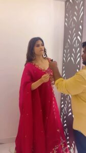 Subhashree Rayaguru Instagram - Drrrrr🤣🤣🤣 Just for fun😂 @lakshmimanchu❤️@tastyteja 😂

Outfit @yamini_vanga 
#drrr #lakshmimanchu #biggboss #biggboss7 #biggboss7telugu #subbu #subhashree #tastyteja #ultapulta #pallaviprashanth #princeyawar #sivaji #viral #funny #maanas #wedding