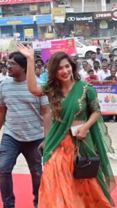 Subhashree Rayaguru Instagram - Thank you for such a grand welcome at the launch of @emmadi_silver_jewellery 6th store launch at Kanchipuram Murugan Silk Shopping Mall. Congratulations!❤️🥳✨
Outfit @sravanthisuresh_boutique 
Photography @ayodhyaram_somarouthu 
.
.
.
.
.
.
.
.
#subbu #subhashree #biggboss #biggbosstelugu7 #biggbosstelugu #emmadi #manobhava