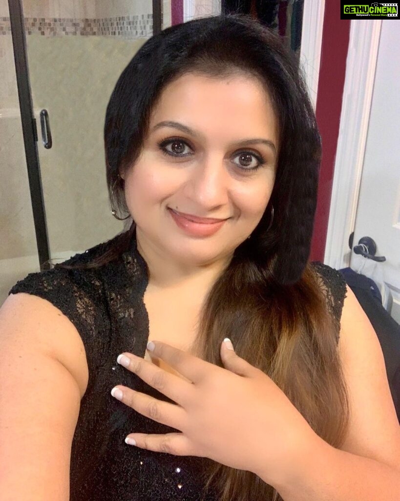 Suchitra Murali Instagram - Do I need selfieeee control..?🤔
