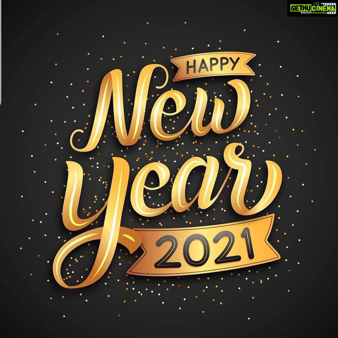 Suchitra Murali Instagram - Wishing everyone a very Happy New Year !!! Whatever is beautiful, whatever is meaningful, whatever brings you happiness. May it be yours this holiday season and throughout the coming year.
