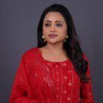 Suma Kanakala Instagram - Chase your dreams with passion and determination ❤️ Styled by @stylebyannapurna Collaboration with Outfit @maramsclothing_official Jewellery @thetrinkaholic Makeup & Nails @emraanartistry Hair @koduruamarnath Photography @valmikiramuphotography #sumakanakala #suma #anchorsuma #anchorsumakanakala #tuesday