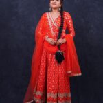 Suma Kanakala Instagram - Let the Royalty flow.. ❤️ From the #chandramukhi2 pre release event 🌹 Styled by @stylebyannapurna Style team @i.deekshasetti & @chandrika_kamesetti Collaboration with Outfit @maghuva.studio Jewellery @shopriyaaofficial Makeup @madhu_derangula Hair @koduruamarnath Photography @valmikiramuphotography #suma #sumakanakala #anchorsuma #anchorsumakanakala #chandramukhi #chandramukhi2prereleaseevent