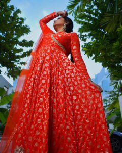 Suma Kanakala Instagram - Let the Royalty flow.. ❤️ From the #chandramukhi2 pre release event 🌹 Styled by @stylebyannapurna Style team @i.deekshasetti & @chandrika_kamesetti Collaboration with Outfit @maghuva.studio Jewellery @shopriyaaofficial Makeup @madhu_derangula Hair @koduruamarnath Photography @valmikiramuphotography #suma #sumakanakala #anchorsuma #anchorsumakanakala #chandramukhi #chandramukhi2prereleaseevent