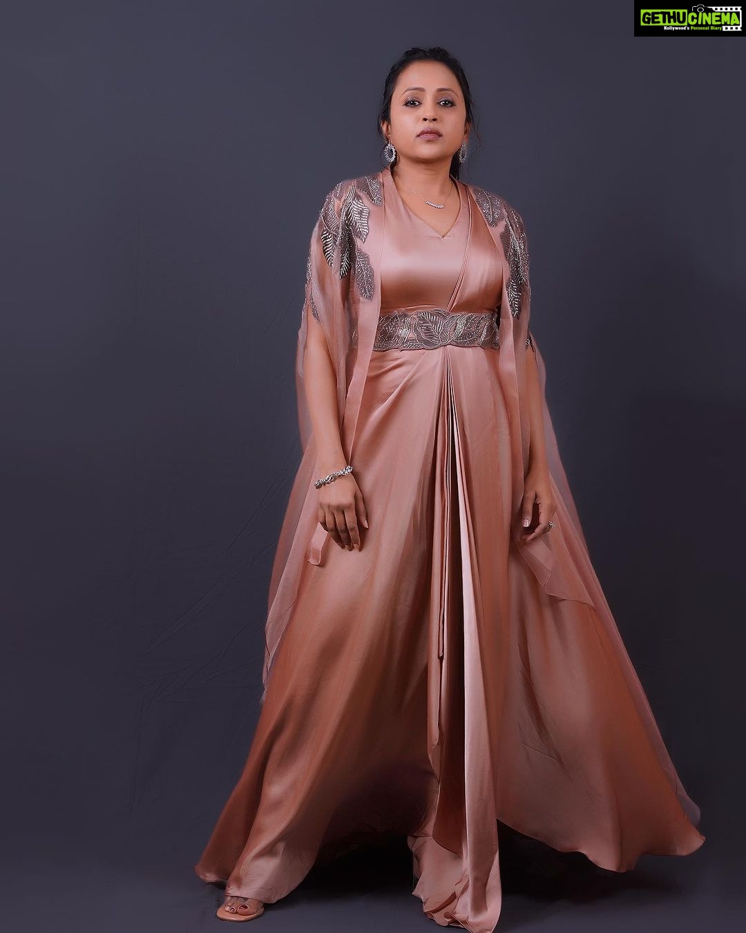 Suma Kanakala Instagram - From the recent Peda Kapu 1 Pre Release event✨ Styled by @stylebyannapurna Style team @i.deekshasetti & @chandrika_kamesetti Collaboration with Outfit @prashantikumarlabel Jewellery @shopriyaaofficial Makeup @madhu_derangula Hair @koduruamarnath Photography @valmikiramuphotography #suma #sumakanakala #anchorsuma #anchorsumakanakala #pedakapu #pedakapu1prereleaseevent