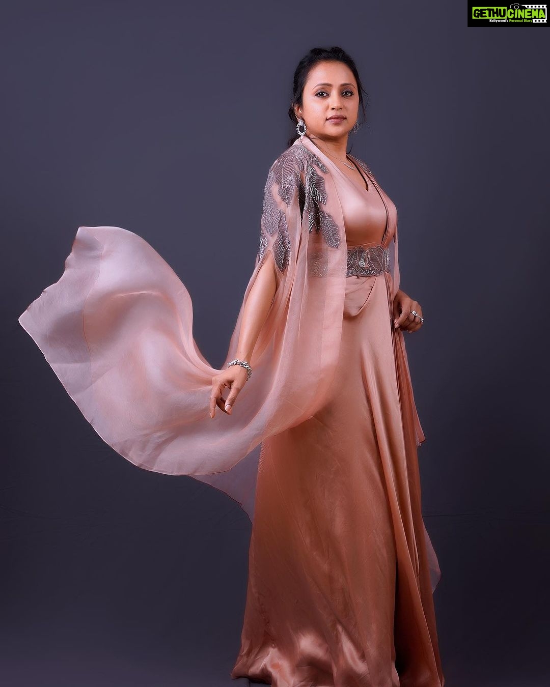 Suma Kanakala Instagram - From the recent Peda Kapu 1 Pre Release event✨ Styled by @stylebyannapurna Style team @i.deekshasetti & @chandrika_kamesetti Collaboration with Outfit @prashantikumarlabel Jewellery @shopriyaaofficial Makeup @madhu_derangula Hair @koduruamarnath Photography @valmikiramuphotography #suma #sumakanakala #anchorsuma #anchorsumakanakala #pedakapu #pedakapu1prereleaseevent