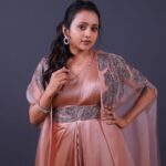 Suma Kanakala Instagram - From the recent Peda Kapu 1 Pre Release event✨ Styled by @stylebyannapurna Style team @i.deekshasetti & @chandrika_kamesetti Collaboration with Outfit @prashantikumarlabel Jewellery @shopriyaaofficial Makeup @madhu_derangula Hair @koduruamarnath Photography @valmikiramuphotography #suma #sumakanakala #anchorsuma #anchorsumakanakala #pedakapu #pedakapu1prereleaseevent