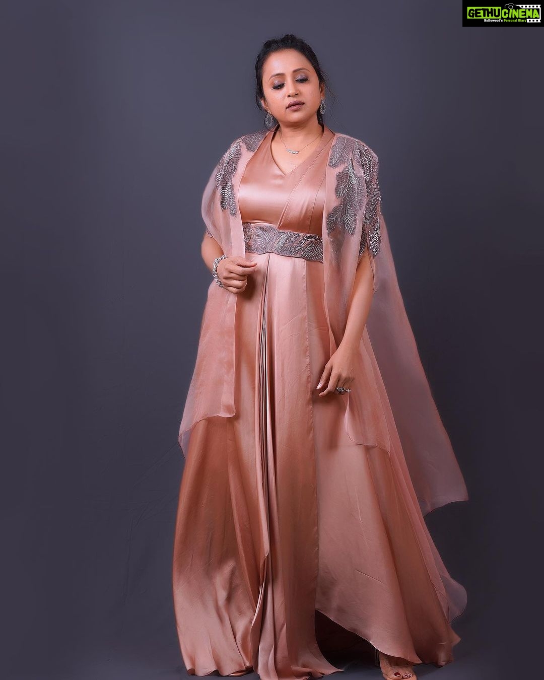 Suma Kanakala Instagram - From the recent Peda Kapu 1 Pre Release event✨ Styled by @stylebyannapurna Style team @i.deekshasetti & @chandrika_kamesetti Collaboration with Outfit @prashantikumarlabel Jewellery @shopriyaaofficial Makeup @madhu_derangula Hair @koduruamarnath Photography @valmikiramuphotography #suma #sumakanakala #anchorsuma #anchorsumakanakala #pedakapu #pedakapu1prereleaseevent
