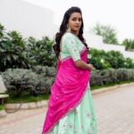 Suma Kanakala Instagram - Don't wait for the weekend to enjoy life, find joy in every day. Styled by @officialanahita Style Team @pranathivarma.k Outfit @pinkpetalsdesignhouse Jewellery @kiara.jewelry Makeup @madhu_derangula Hair @chinnisrinu_stylist Photography @valmikiramuphotography #sumakanakala #suma #anchorsuma #anchorsumakanakala #weekend #friyay #sumaadda