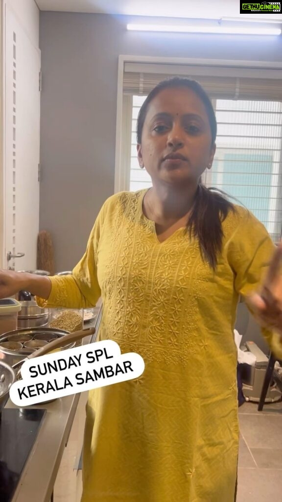 Suma Kanakala Instagram - Sunday spl, kerala sambar #sumakanakala #suma #anchorsuma #sumacooks #sambar #keralasambar
