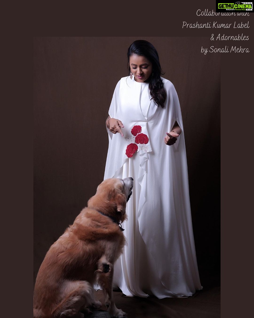 Suma Kanakala Instagram - Zorro 🐶 is Love ❤️ Styled by @officialanahita Style Team @pranathivarma.k Collaboration with Outfit @prashantikumarlabel Jewellery @adornablesbysonalimehra Makeup @emraanartistry Hair @malla_reddy_hairstylist Photography @valmikiramuphotography #sumakanakala #suma #anchorsuma #anchorsumakanakala #weekend #saturday
