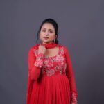 Suma Kanakala Instagram - Choose kindness, and sprinkle some positivity into your week ❤️ Styled by @stylebyannapurna Style team @i.deekshasetti Collaboration with Outfit @nh_designs__ Jewellery @shopriyaaofficial Hair @koduruamarnath Photography @valmikiramuphotography #sumakanakala #suma #anchorsuma #tuesdaythoughts #anchorsumakanakala #throwbacktuesday