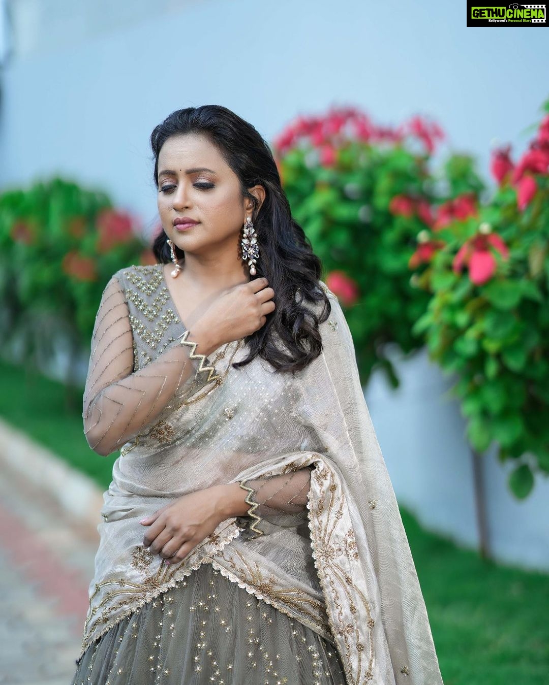 Suma Kanakala Instagram - Rest and Rewind 🤍 Styled by @officialanahita Style team @pranathivarma.k Collaboration with Outfit: @archithanarayanamofficial Jewellery: @AdornablesbySonaliMehra Makeup & hair @emraanartistry Photography @csk_cliks #sumakanakala #suma #anchorsuma #sumaadda #anchorsumakanakala