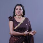 Suma Kanakala Instagram - The secret is that everyday is the best 🤎 Styled by @stylebyannapurna Collaboration with Outfit @varahi_artstudio Jewellery @thetrinkaholic Makeup & Nails @emraanartistry Hair @koduruamarnath Photography @valmikiramuphotography #sumakanakala #suma #anchorsuma #anchorsumakanakala #sumaadda #friyay