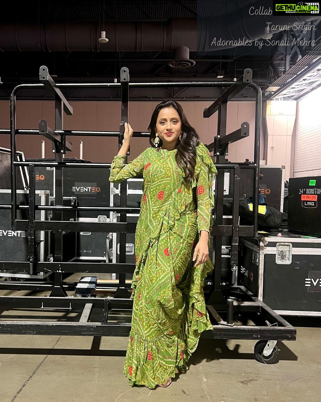 Suma Kanakala Instagram - ๐ Styled by @officialanahita Collaboration with Outfit @bytarunisrigiri Jewellery @adornablesbysonalimehra Makeup & Hair @zealmakeupstudio #sumakanakala #suma #anchorsuma #anchorsumakanakala