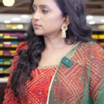 Suma Kanakala Instagram - #Ad #PrashantiSarees #SareeLove #SareeTales Contact Call & Whats App : 9962575533 STORES : Prashanti Sarees - Banjara Hills Door.no.8-2-618/10&11, Road No.1, Banjara Hills Hyderabad, Telangana 500034 Map : https://g.page/r/CSPfVDe6fbsBEAE Prashanti Sarees - T Nagar 11, Srinivasa Road, Pondy Bazar Chennai, Tamil Nadu 600017 Map : https://g.page/r/Ce5I2eABaQXvEAE Prashanti Sarees - Malleshwaram No. 520, 2nd Cross, Sampige Road Malleshwaram Bangalore, Karnataka 560003 Map : https://g.page/r/CSaFRWjUymQlEAE Prashanti Sarees - Jayanagar No. 62/Old No. 319/A, 9th Main, 5th Block , Jayanagar Bangalore, Karnataka 560041 Map : https://g.page/r/CQxpKqUMn2_hEAE Download app @ https://prashanti.app.link/rDBoXbqH8N #sumakanakala #suma #anchorsuma #anchorsumakanakala