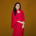 Suma Kanakala Instagram - ❤️ Styled By @officialanahita Collaboration with Outfit @justlikethatbyanju Makeup @madhu_derangula Hair @malla_reddy_hairstylist #sumakanakala #anchorsuma #suma #anchorsumakanakala #sumaadda