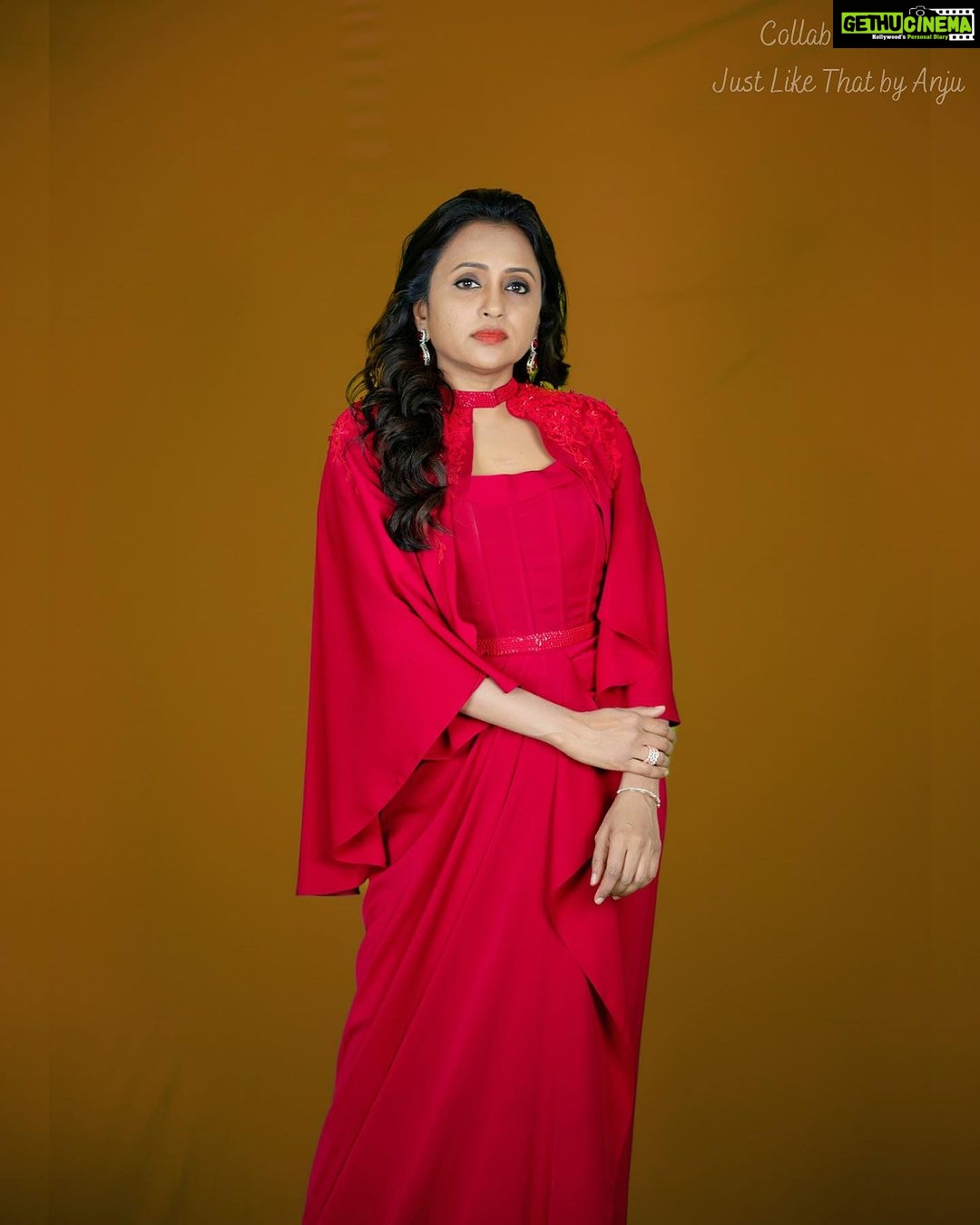 Suma Kanakala Instagram - ❤️ Styled By @officialanahita Collaboration with Outfit @justlikethatbyanju Makeup @madhu_derangula Hair @malla_reddy_hairstylist #sumakanakala #anchorsuma #suma #anchorsumakanakala #sumaadda