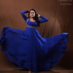 Suma Kanakala Instagram – Not those Monday Blues 💙
Styled by @officialanahita
Collaboration with
Outfit @bytarunisrigiri
Jewellery @adornablesbysonalimehra
Makeup @madhu_derangula
Hair @malla_reddy_hairstylist
Photography @valmikiramuphotography
#suma #anchorsuma #sumakanakala #anchorsumakanakala #monday #mondaymood