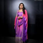 Suma Kanakala Instagram - 💜💖 Styled by @emraanartistry Collaboration with Outfit @maramsclothing_official Jewellery @aditi_collection Makeup @madhu_derangula Hair @malla_reddy_hairstylist Photography @valmikiramuphotography #sumakanakala #anchorsuma #anchorsumakanakala #suma #saturday