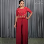 Suma Kanakala Instagram - Putting on my Sunday best, even if it's a Thursday ✨❤️ Styled by @officialanahita Style team @pranathivarma.k Collaboration with Outfit @design.cottage Jewellery @adornablesbysonalimehra Makeup & Hair @emraanartistry Photography @csk_cliks #suma #sumakanakala #anchorsuma #anchorsumakanakala #thursday