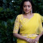 Suma Kanakala Instagram - 💛 Styled by @officialanahita Collaboration with @swaradesignerboutique Makeup, Hair & Nails @emraanartistry Photography @valmikiramuphotography #suma #sumakanakala #anchorsuma #saturday #anchorsumakanakala