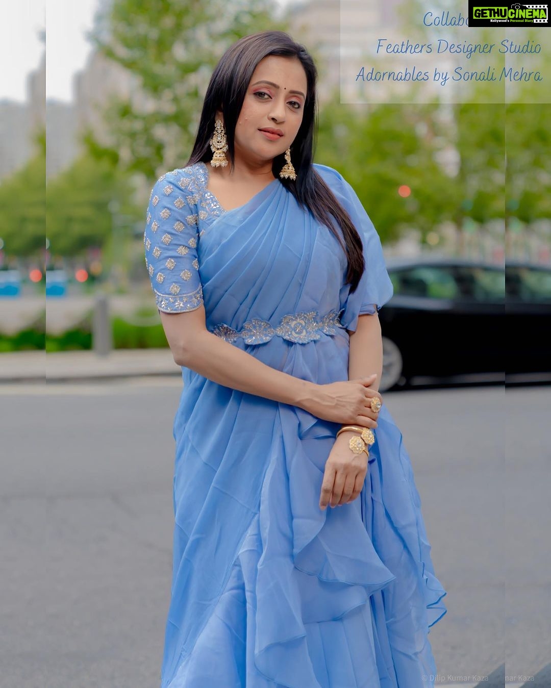 Suma Kanakala Instagram - Styled by @officialanahita Collaboration with Outfit @feathersbtq Jewellery @adornablesbysonalimehra Makeup @sandhya_nandipati Hair @brinda.nandipati Photography @rudraw_picturesque #sumakanakala #anchorsuma #anchorsumakanakala #suma #USA #throwback #throwbackthursday