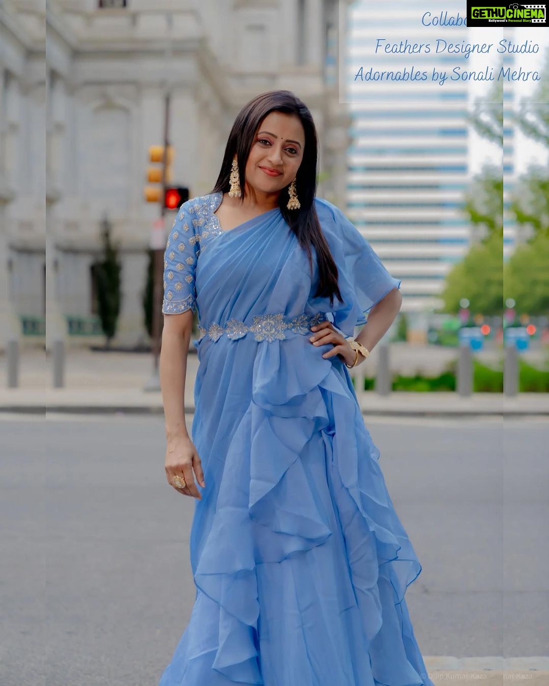 Suma Kanakala Instagram - Styled by @officialanahita Collaboration with Outfit @feathersbtq Jewellery @adornablesbysonalimehra Makeup @sandhya_nandipati Hair @brinda.nandipati Photography @rudraw_picturesque #sumakanakala #anchorsuma #anchorsumakanakala #suma #USA #throwback #throwbackthursday