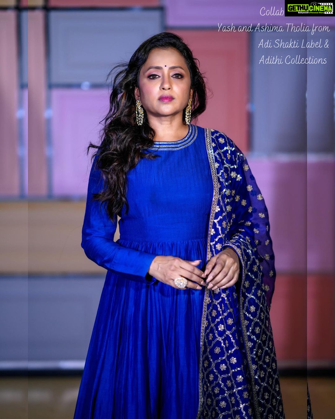 Suma Kanakala Instagram - 💙 Makeup, Hair, Nails & Styling @emraanartistry Collaboration with Outfit @yashandashimatholia Hyderabad Store @adi_shakti_label Jewellery @aditi_collection Photography @csk_cliks #suma #sumakanakala #anchorsuma #anchorsumakanakala