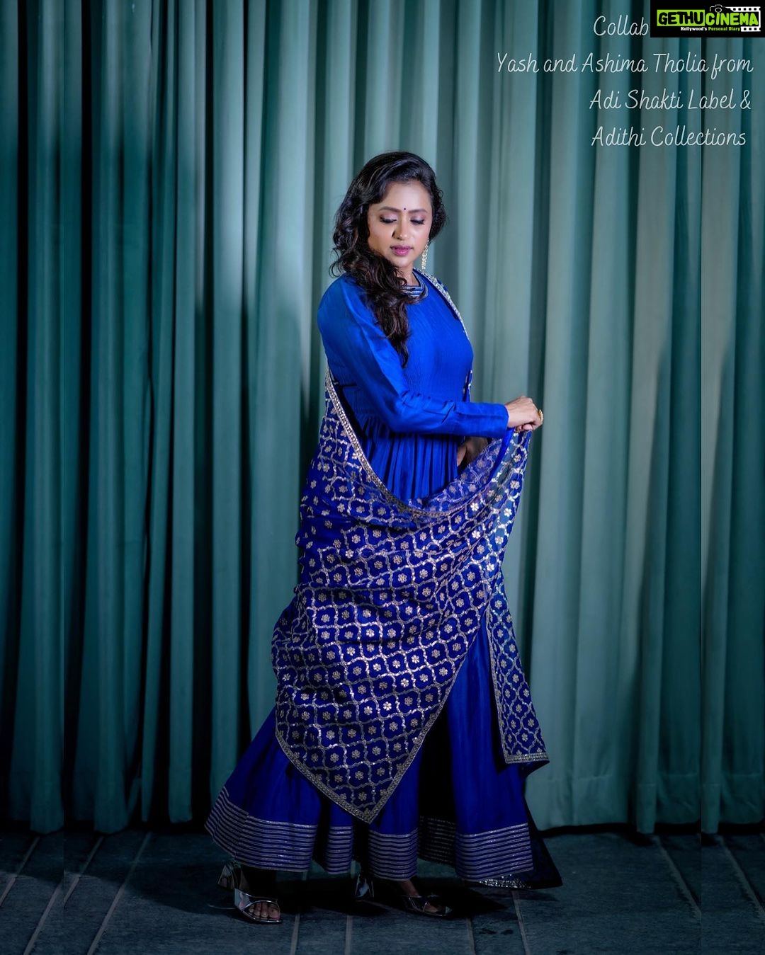Suma Kanakala Instagram - 💙 Makeup, Hair, Nails & Styling @emraanartistry Collaboration with Outfit @yashandashimatholia Hyderabad Store @adi_shakti_label Jewellery @aditi_collection Photography @csk_cliks #suma #sumakanakala #anchorsuma #anchorsumakanakala