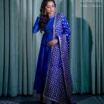 Suma Kanakala Instagram – 💙

Makeup, Hair, Nails & Styling @emraanartistry 

Collaboration with 
Outfit @yashandashimatholia 
Hyderabad Store @adi_shakti_label 
Jewellery @aditi_collection 

Photography @csk_cliks 

#suma #sumakanakala #anchorsuma #anchorsumakanakala