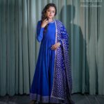 Suma Kanakala Instagram – 💙
Makeup, Hair, Nails & Styling @emraanartistry
Collaboration with
Outfit @yashandashimatholia
Hyderabad Store @adi_shakti_label
Jewellery @aditi_collection
Photography @csk_cliks
#suma #sumakanakala #anchorsuma #anchorsumakanakala