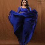 Suma Kanakala Instagram – Not those Monday Blues 💙
Styled by @officialanahita
Collaboration with
Outfit @bytarunisrigiri
Jewellery @adornablesbysonalimehra
Makeup @madhu_derangula
Hair @malla_reddy_hairstylist
Photography @valmikiramuphotography
#suma #anchorsuma #sumakanakala #anchorsumakanakala #monday #mondaymood