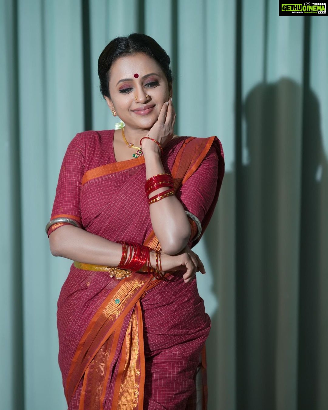Suma Kanakala Instagram - ❤️ Styled by @aayeshaa.mariam Style Team @sumaiah.tabassum Makeup @madhu_derangula Hair @malla_reddy_hairstylist Photography @valmikiramuphotography #suma #anchorsuma #sumakanakala #anchorsumakanakala #ootd #throwback #rudrangi #throwbackthursday