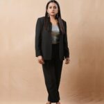 Suma Kanakala Instagram – 🖤

Styled by @officialanahita 

Makeup @madhu_derangula 
Hair @malla_reddy_hairstylist 

Photography @valmikiramuphotography 

#suma #sumakanakala #anchorsuma #anchorsumakanakala #spy
