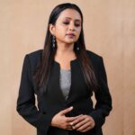 Suma Kanakala Instagram – 🖤

Styled by @officialanahita 

Makeup @madhu_derangula 
Hair @malla_reddy_hairstylist 

Photography @valmikiramuphotography 

#suma #sumakanakala #anchorsuma #anchorsumakanakala #spy