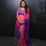 Suma Kanakala Instagram - 💜💖 Styled by @emraanartistry Collaboration with Outfit @maramsclothing_official Jewellery @aditi_collection Makeup @madhu_derangula Hair @malla_reddy_hairstylist Photography @valmikiramuphotography #sumakanakala #anchorsuma #anchorsumakanakala #suma #saturday
